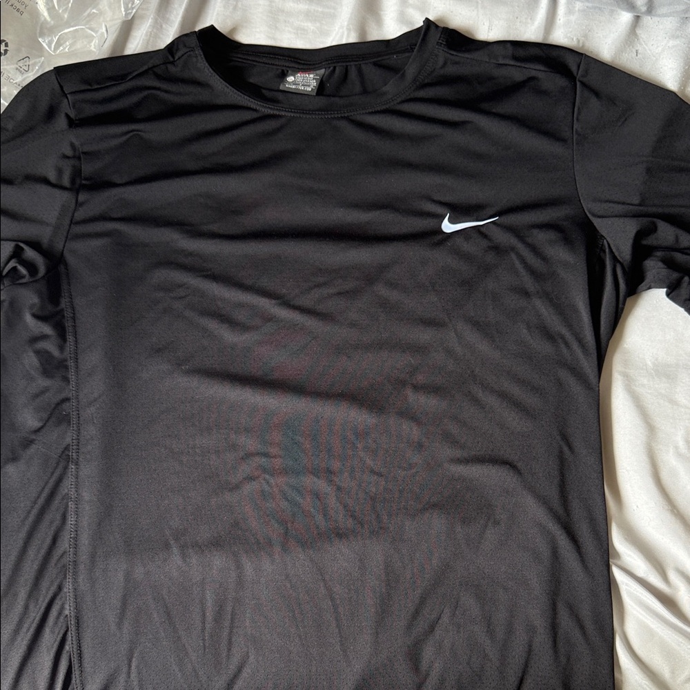 Nike Men's Black Short Sleeve Tee
Size is Large for men